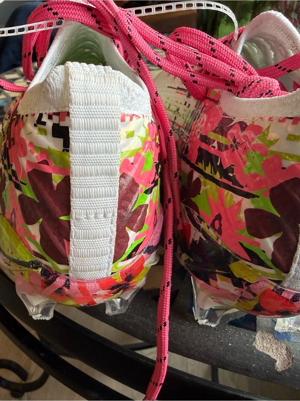 Under Armour men’s 5.5 women’s 7 LaCrosse Pink, White & Green Athletic Cleat